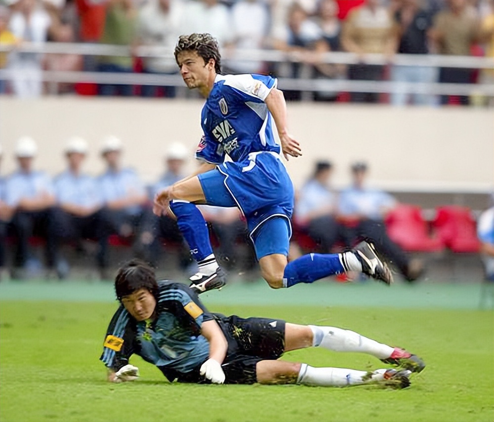 上海申鑫客场不敌广州富力,遭遇连败,士气大振 上海申鑫客场不敌广州富力,遭遇连败,士气大振