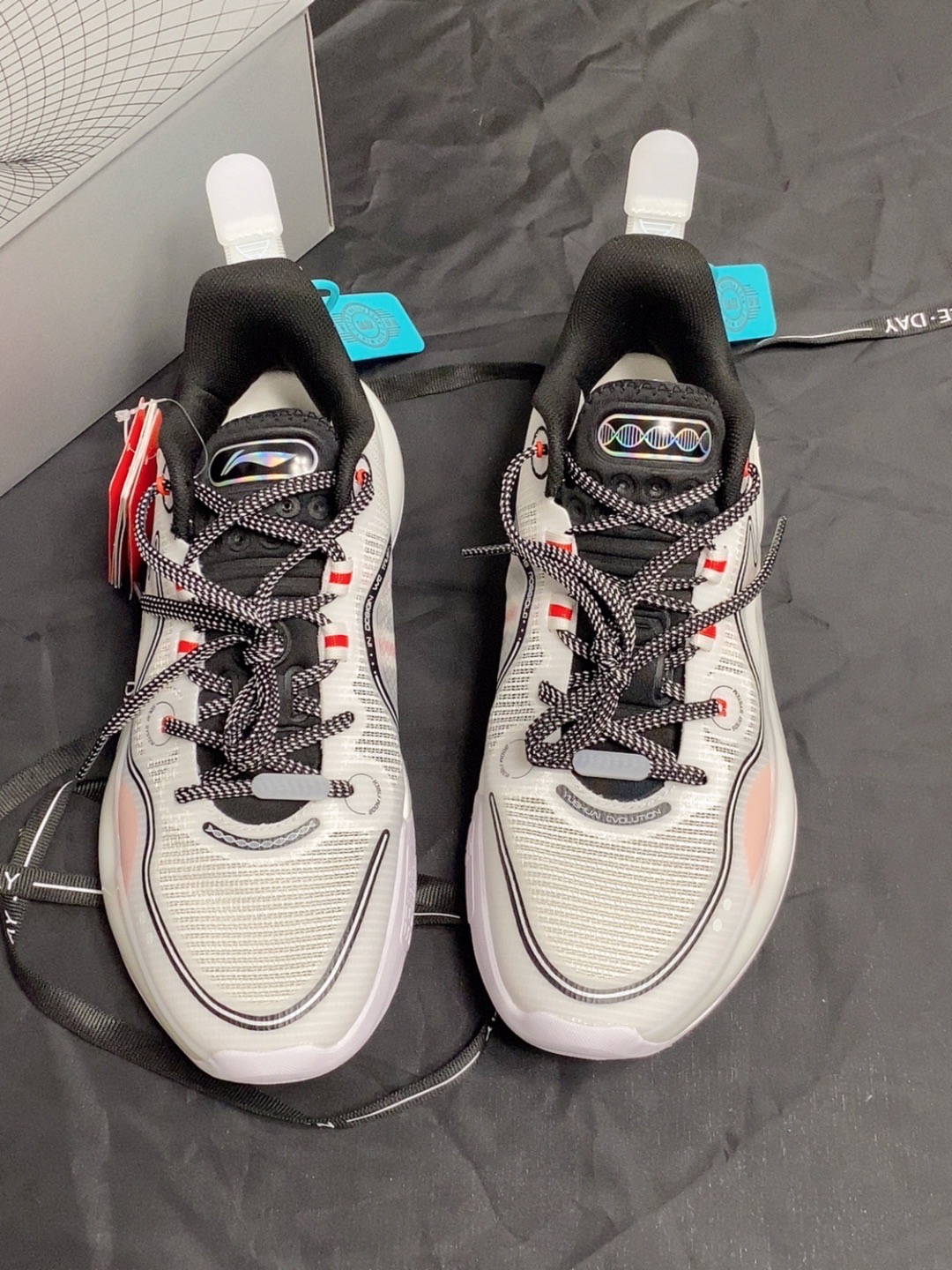 V5力克DRX,Jankos线上压制力十足强强对话八强赛,点燃全场激情 V5力克DRX,Jankos线上压制力十足强强对话八强赛,点燃全场激情