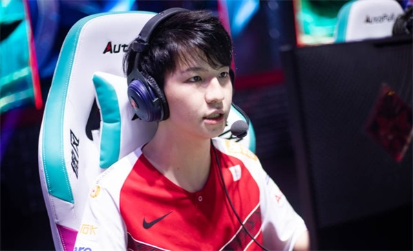 MAD血洗TES，Scout单局斩获MVP宿敌对决全球总决赛，锁定晋级资格